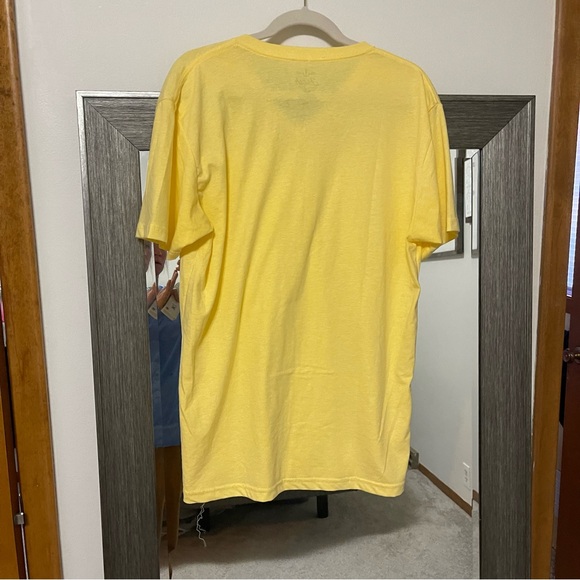 Fresh Clean Tee Men’s Large Corn Yellow V-neck short sleeve shirt - Picture 2 of 4